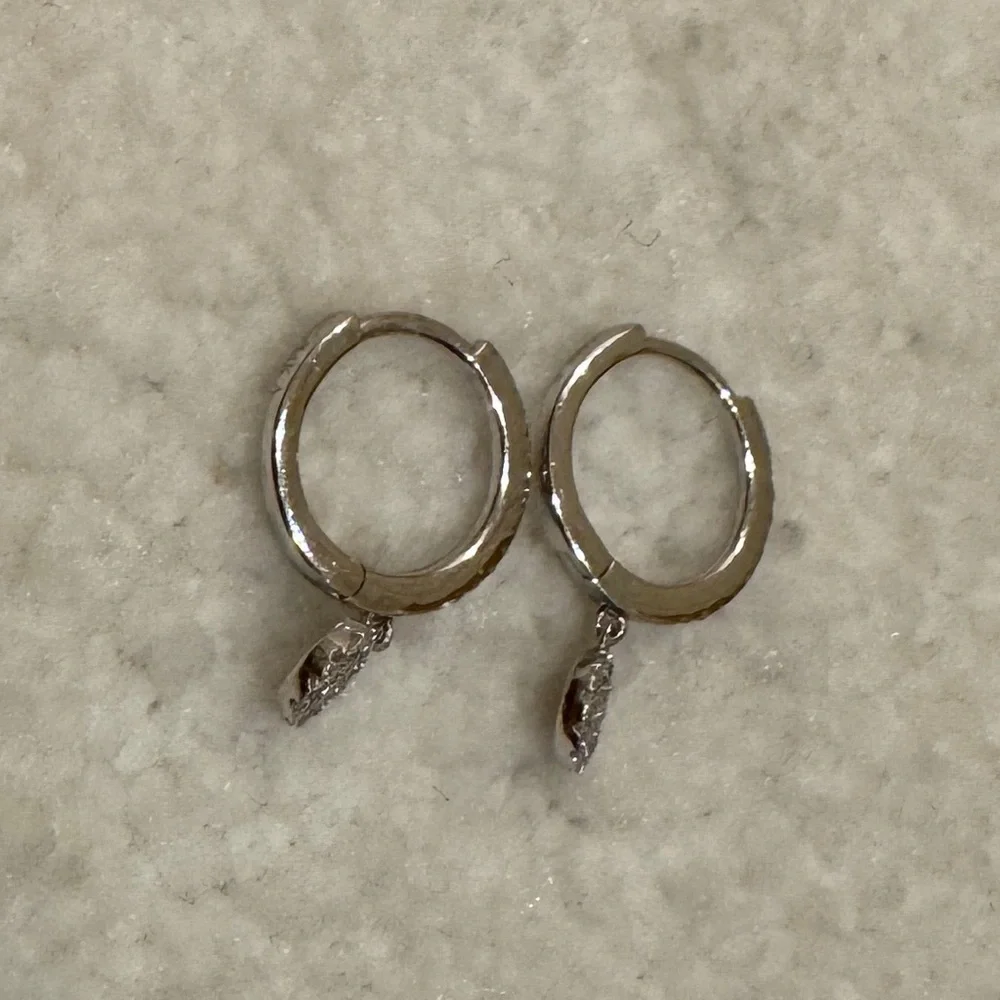 Real White Gold & Diamond Earrings - Picture 2 of 2